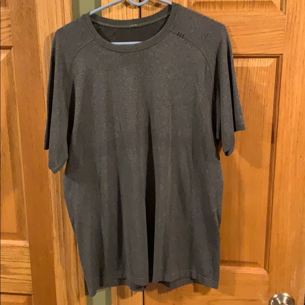 Lulu lemon t-shirt size large